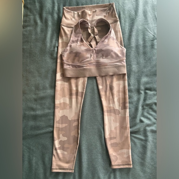 Fabletics Camo/Teddy Workout Set. - Picture 6 of 6